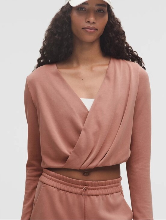 Tops - LULULEMON Top || Medium